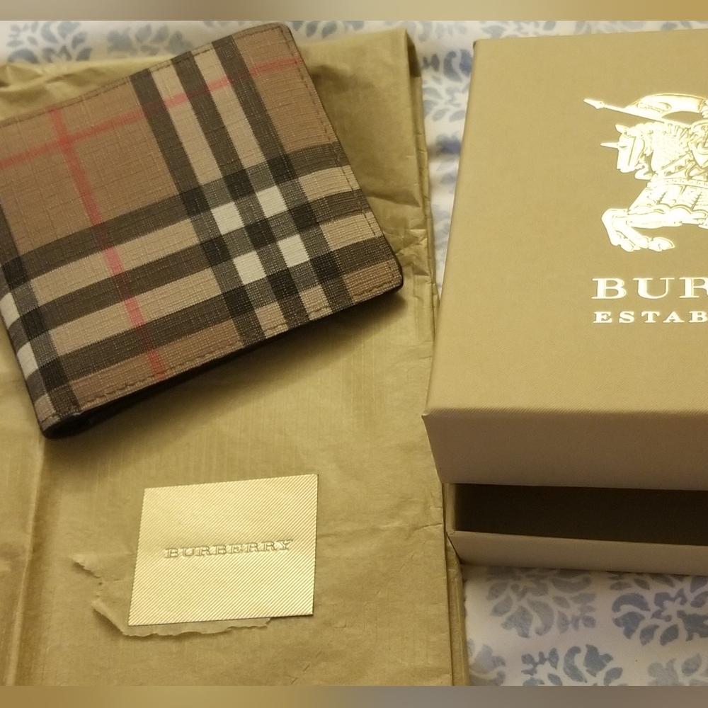 Burberry Bifold Wallet Vintage Plaid Checkered Pattern